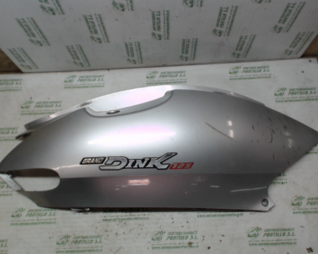 Carcasa lateral trasera derecha Kymco Grand dink 125 (2005-2007)