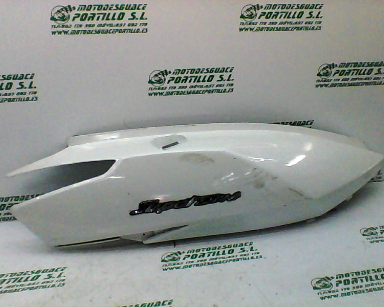 Carcasa lateral trasera derecha Kymco Super Dink 125 (2010-2011)
