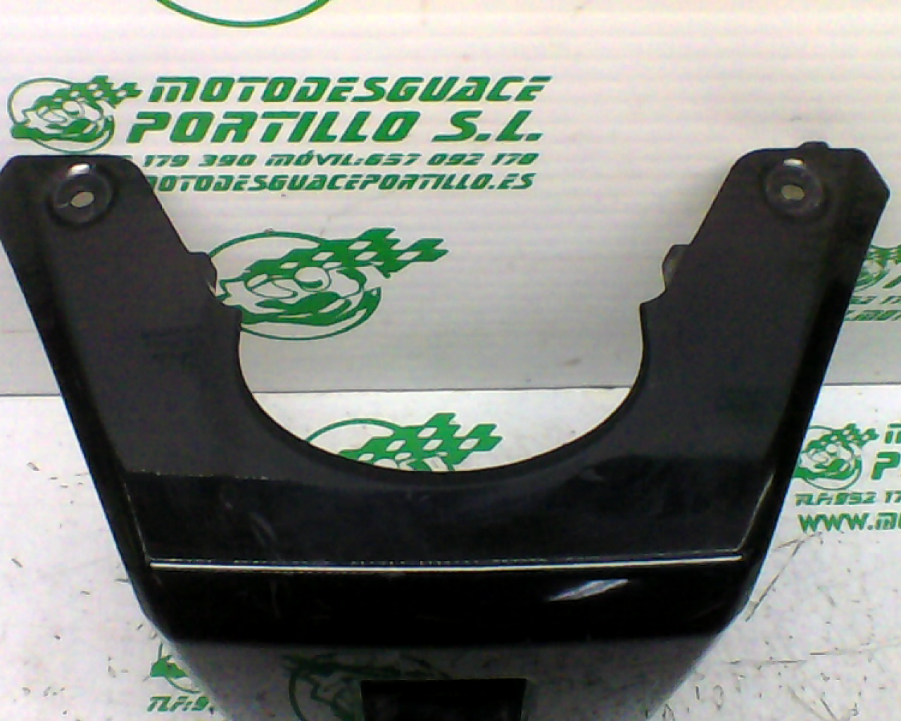 Embellecedor de contraescudo Kymco Super Dink 125 (2010-2011)