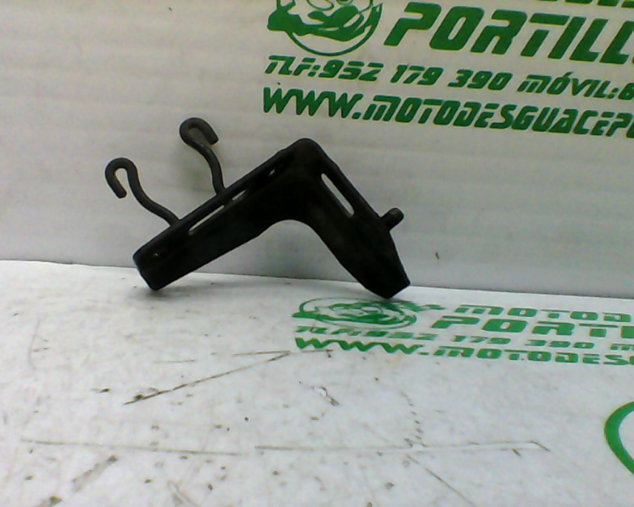 Soporte deposito de gasolina Kymco Super Dink 125 (2010-2011)