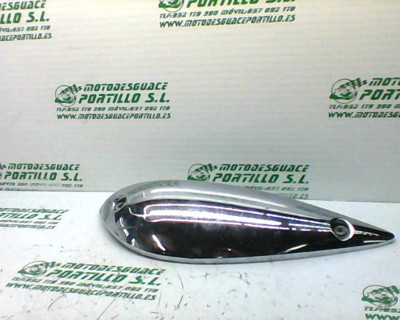 Embellecedor de tapa depósito de gasolina Kymco VENOX 250 (2005-2007)