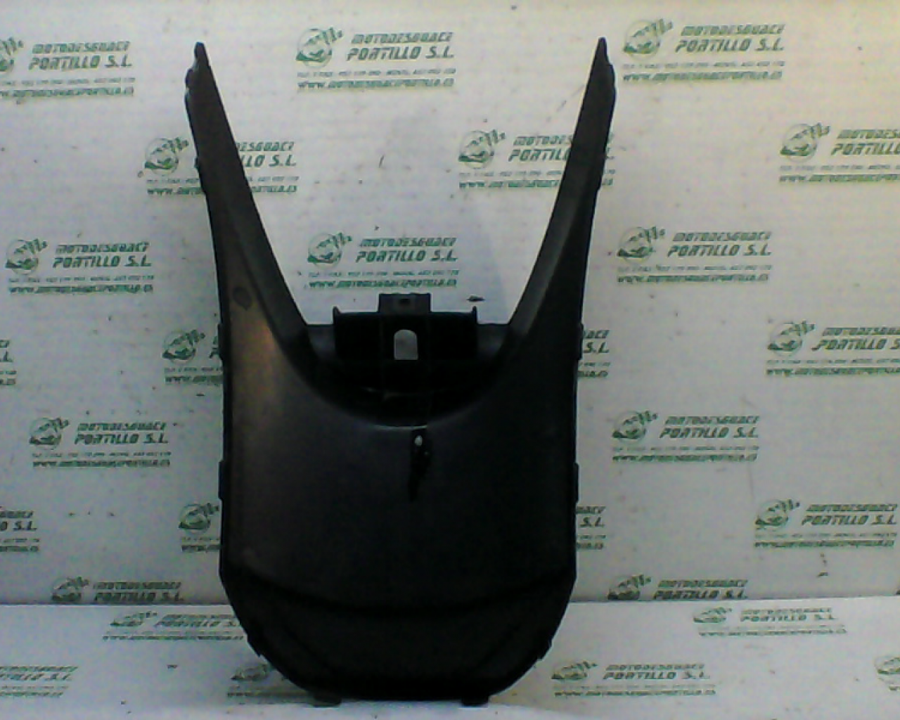 Carcasa bajo asiento Kymco Yager 125 (2008-2010)