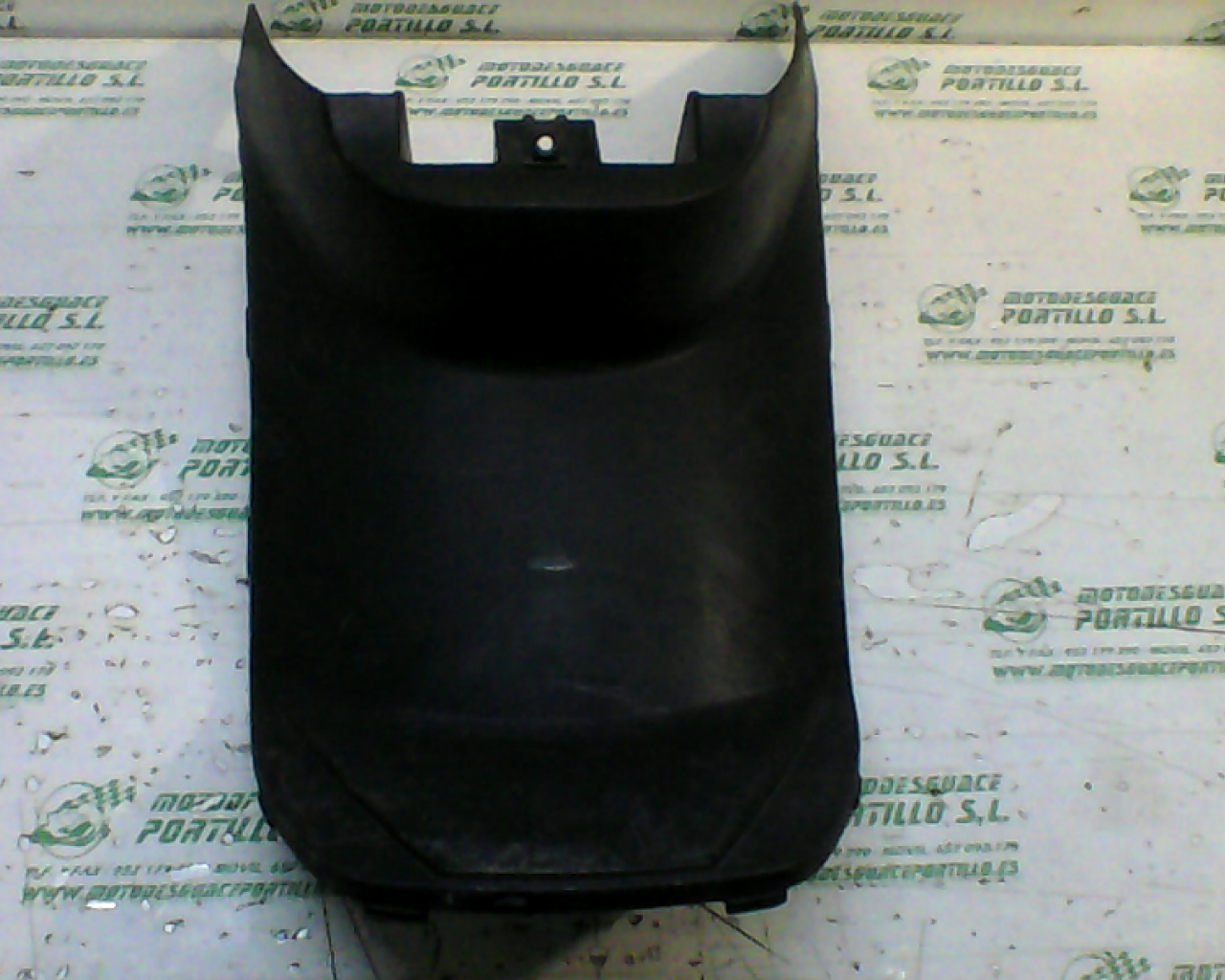 Carcasa bajo asiento Kymco Yager 125 (2008-2010)