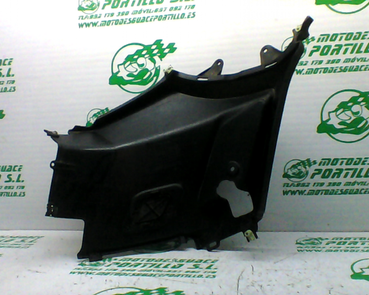 Carcasa bajo asiento derecho Peugeot Kisbee 50 4T (2010-2012)