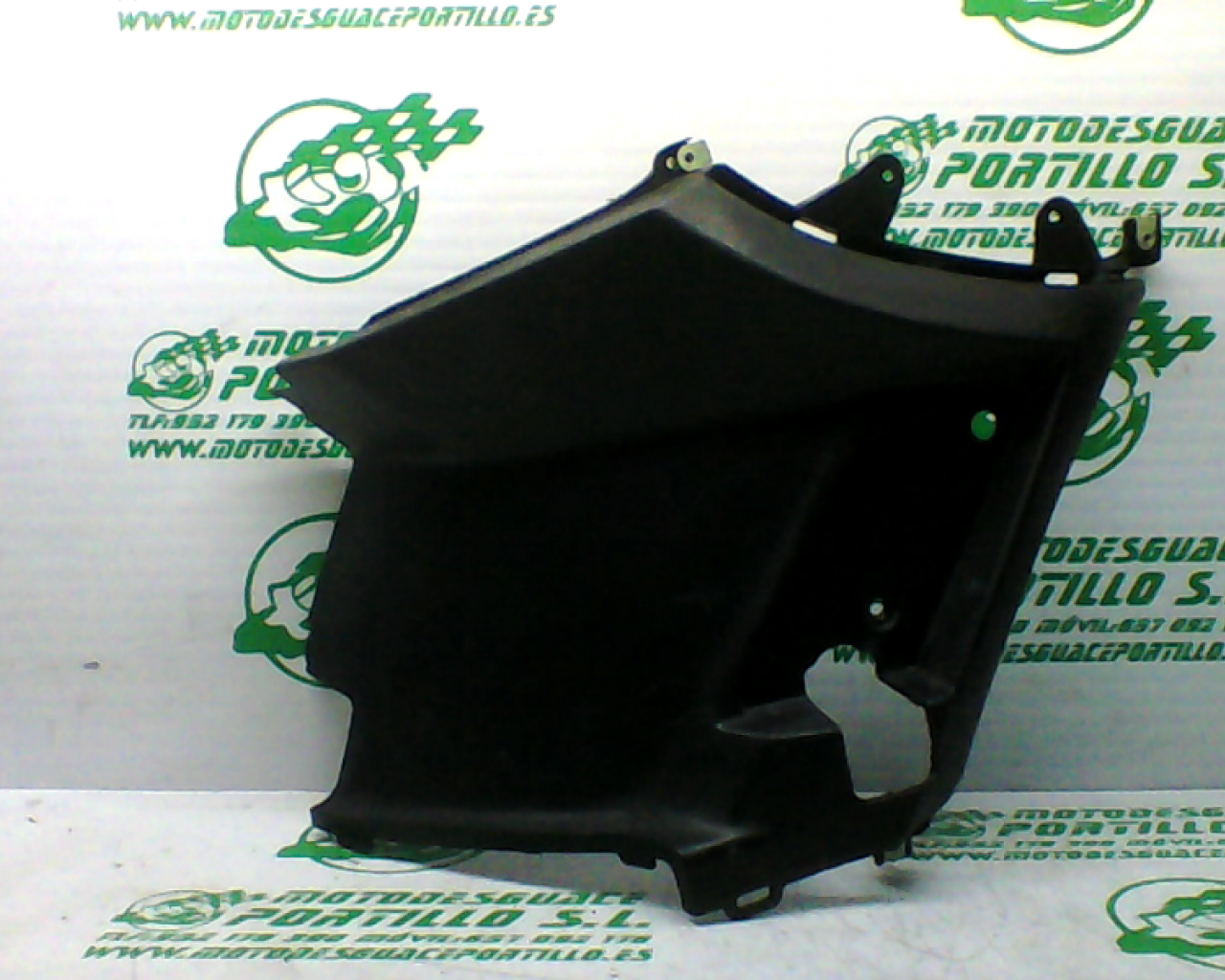 Carcasa bajo asiento izquierdo Peugeot Kisbee 50 4T (2010-2012)