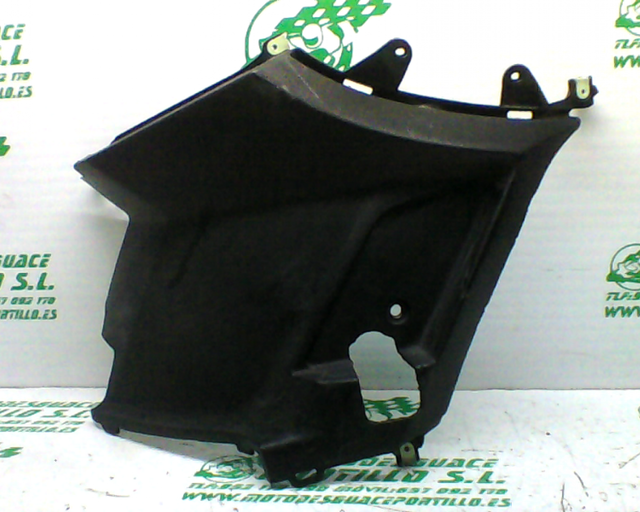 Carcasa bajo asiento izquierdo Peugeot Kisbee 50 4T (2010-2012)