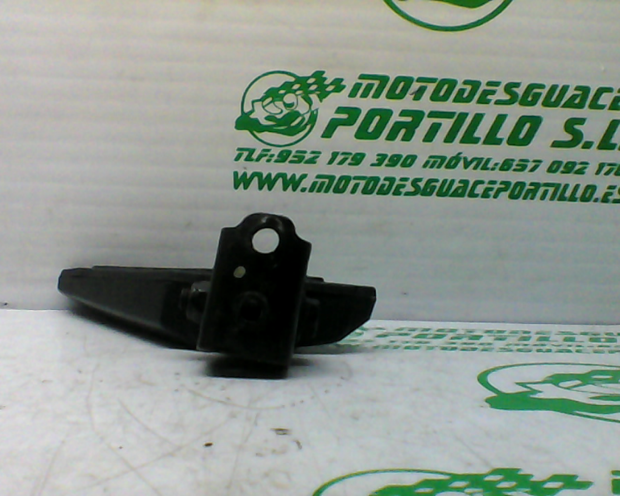 Reposapies trasero izquierdo Peugeot Kisbee 50 4T (2010-2012)