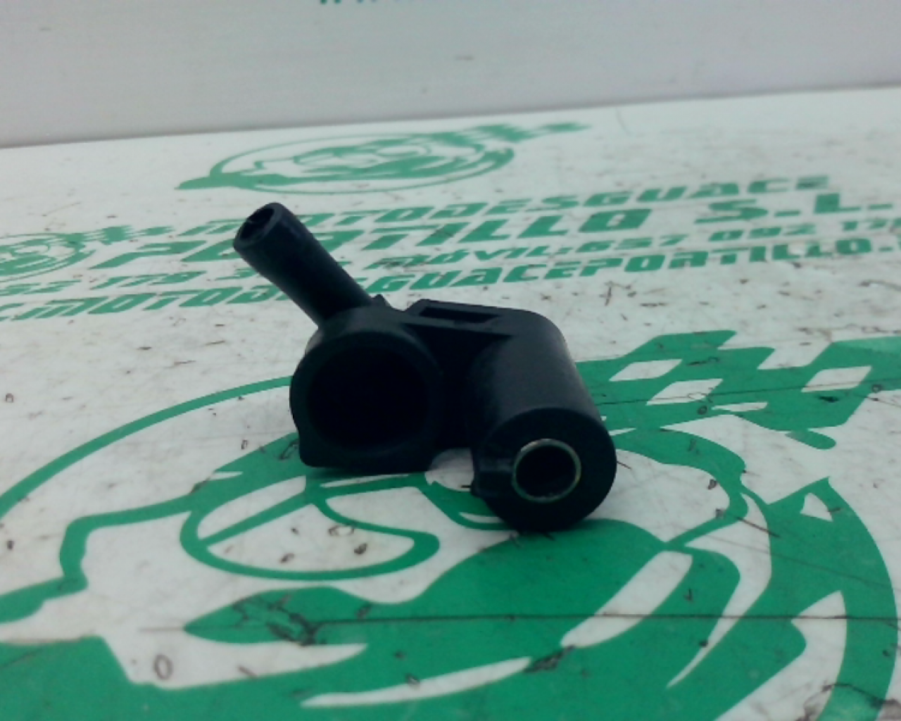 Conector del inyector  Peugeot TWEET 125   15-18 (2015-2018)