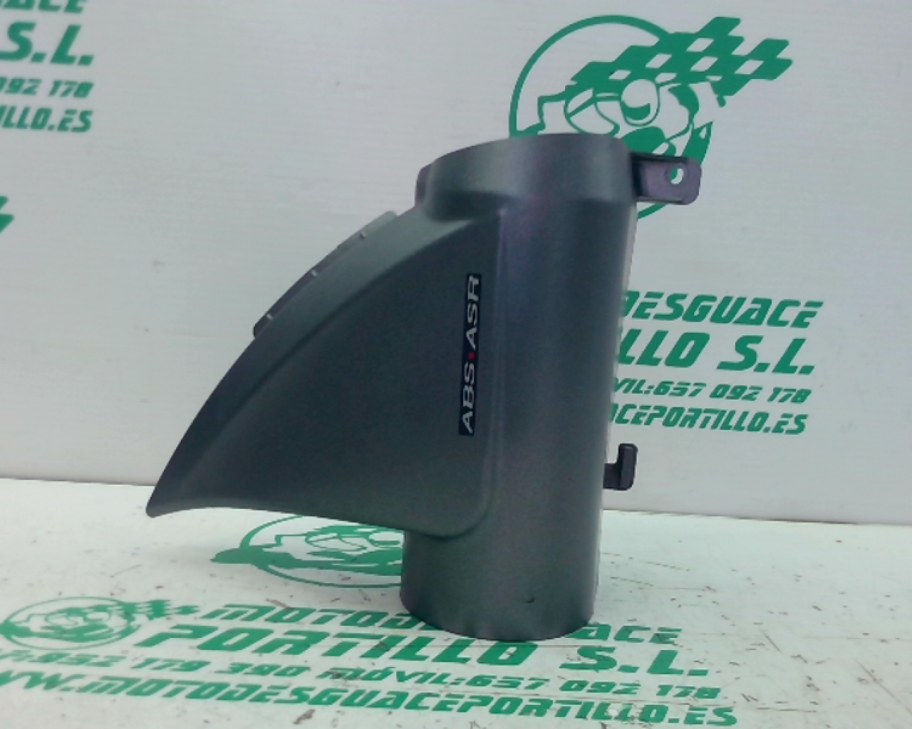 Embellecedor  Guardabarros  Delantero Izquierdo  Piaggio BEVERLY 350I (2017-2018)