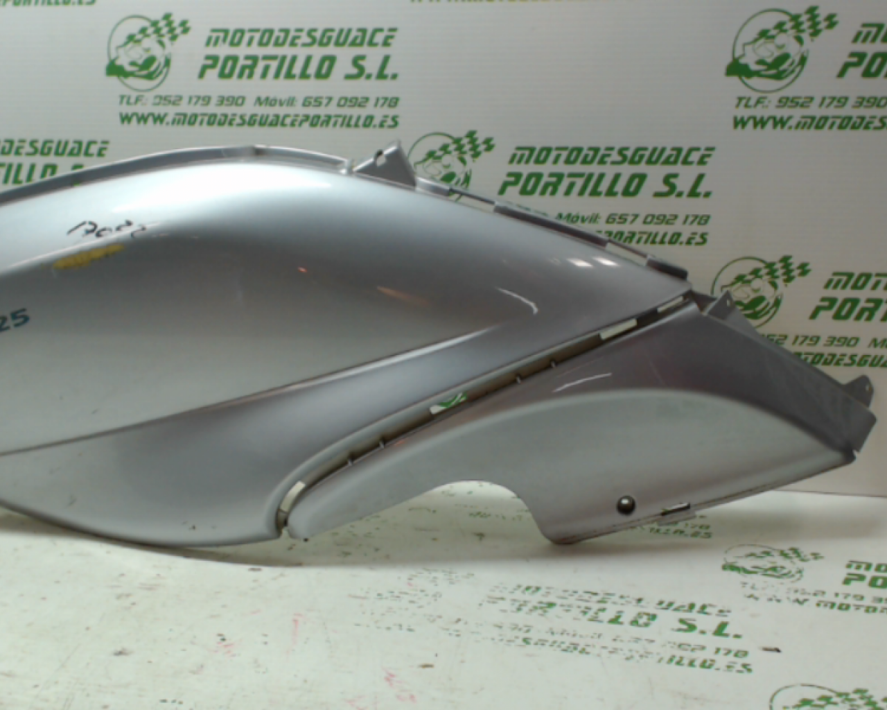 Carcasa lateral trasera derecha Piaggio FLY 125 4T (2005-2007)