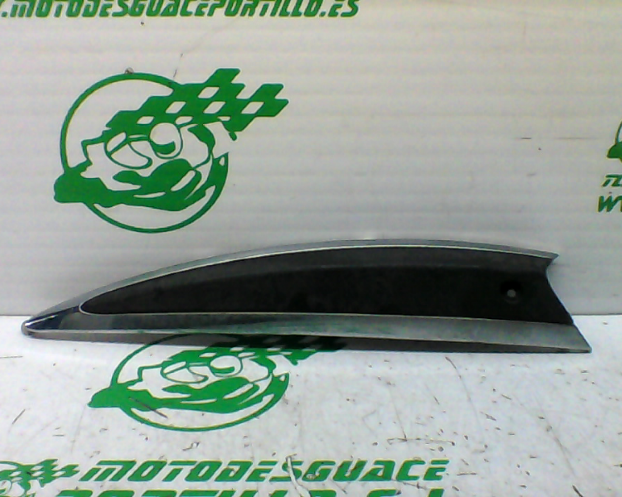 Embellecedor lateral izquierdo Piaggio LIBERTY 125 - 05-08 (2005-2008)