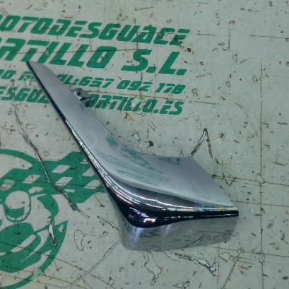 Embellecedor lateral derecho  Piaggio liberty 125 i 2023