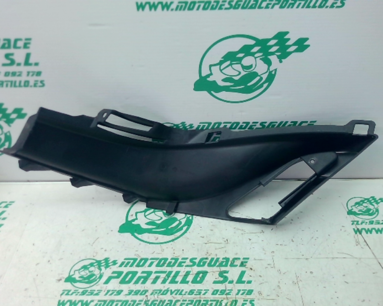 Carcasa bajo asiento derecho Piaggio liberty 125 i 2023 (2023-2024)