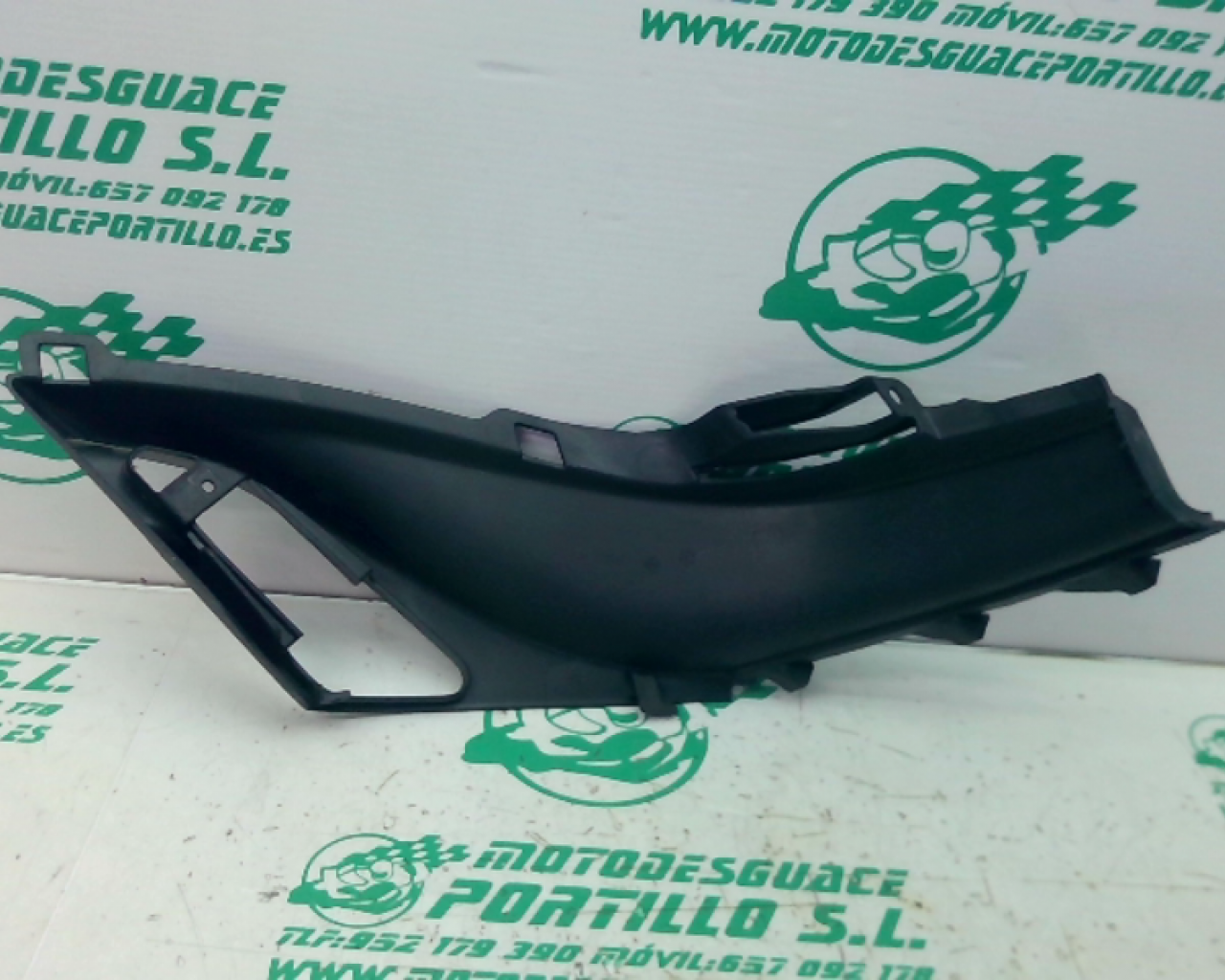 Carcasa bajo asiento izquierdo Piaggio liberty 125 i 2023 (2023-2024)