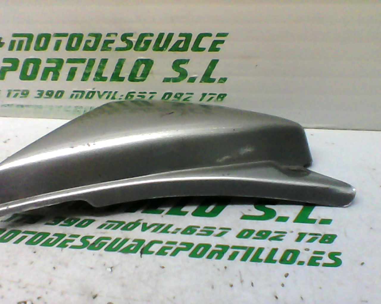 Embellecedor lateral izquierdo Piaggio NRG MC2   50 (2000-2003)