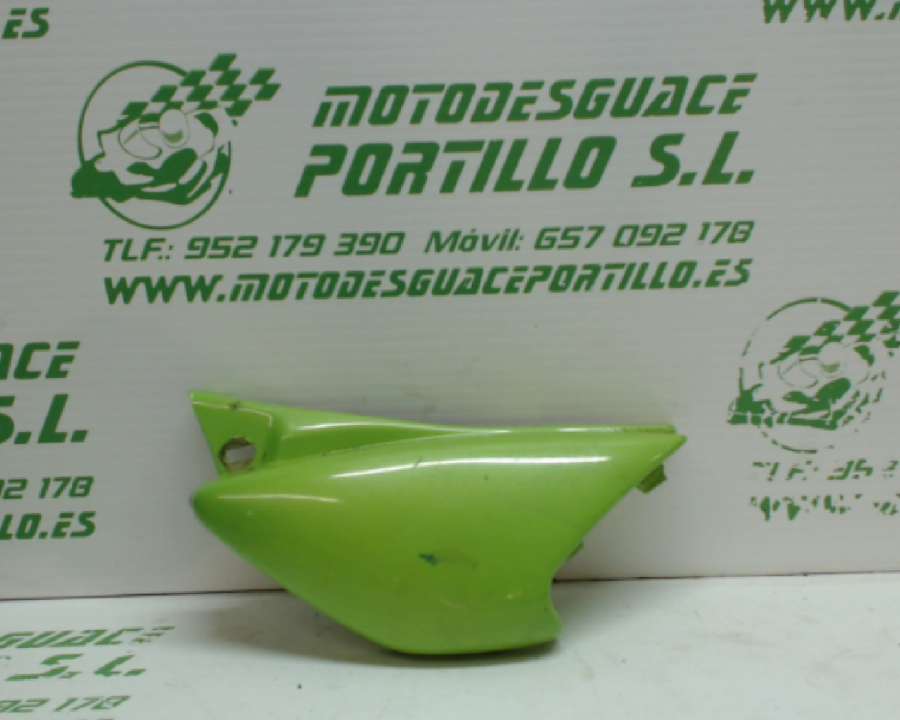 Embellecedor lateral izquierdo Piaggio NRG MC2   50 (2000-2003)