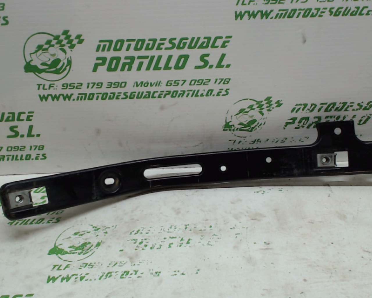 Soporte suelo izquierdo Piaggio X9 125 (2002-2007)