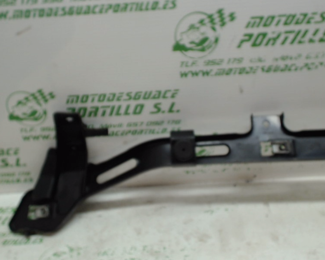 Soporte suelo izquierdo Piaggio X9 125 (2002-2007)