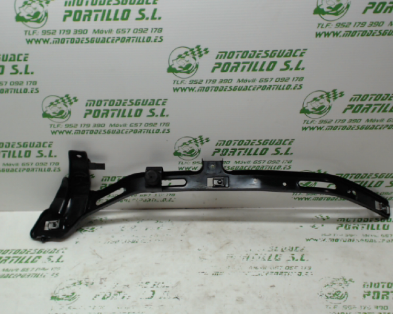 Soporte suelo izquierdo Piaggio X9 500 (2003-2004)