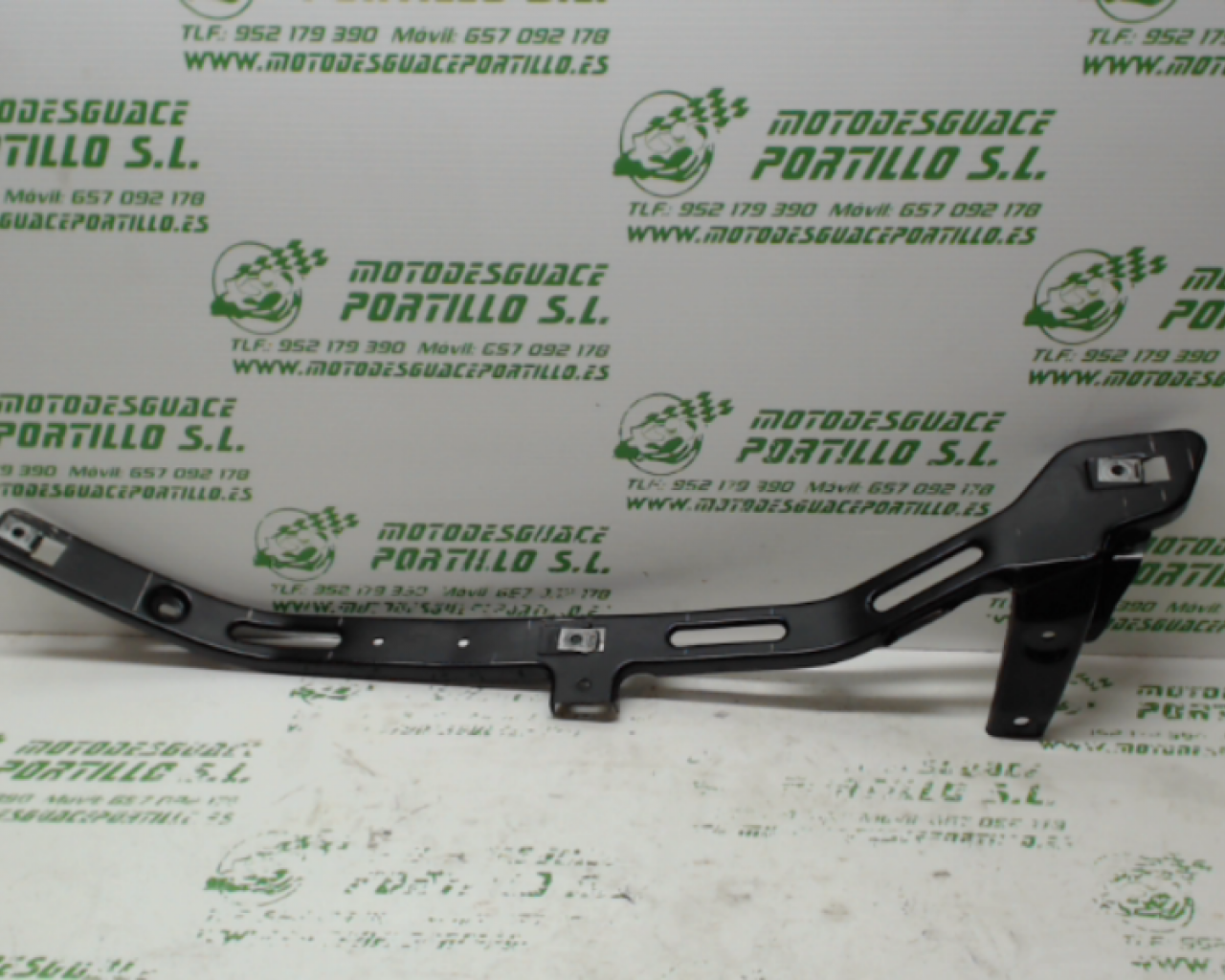 Soporte suelo derecho Piaggio X9 500 (2003-2004)