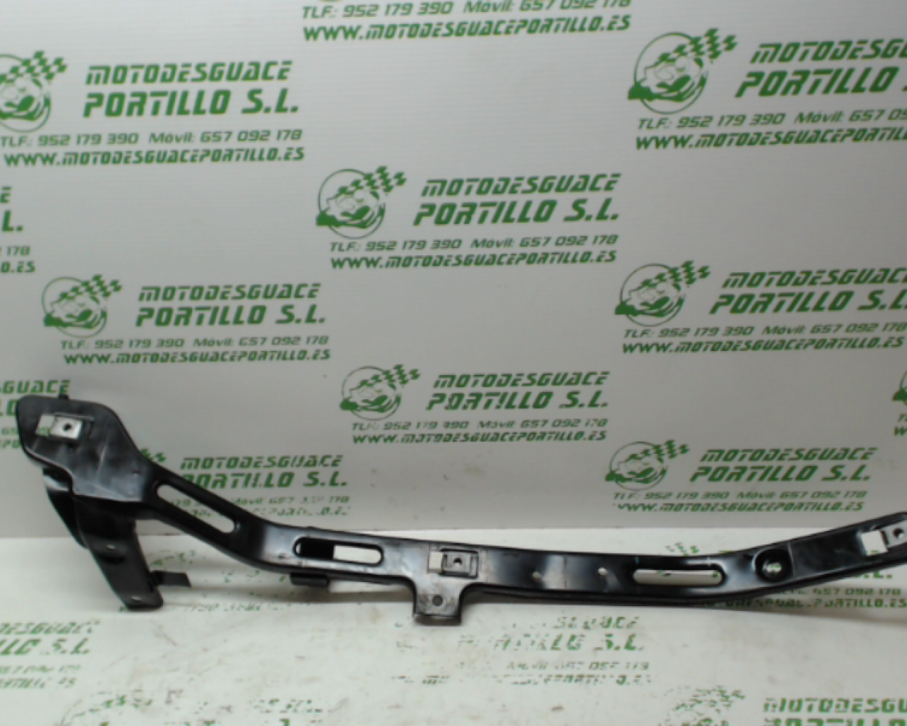 Soporte suelo izquierdo Piaggio X9 500 (2003-2004)