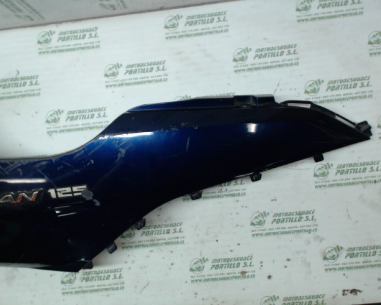 Carcasa lateral trasera derecha Suzuki Burgman 125 (2002-2006)