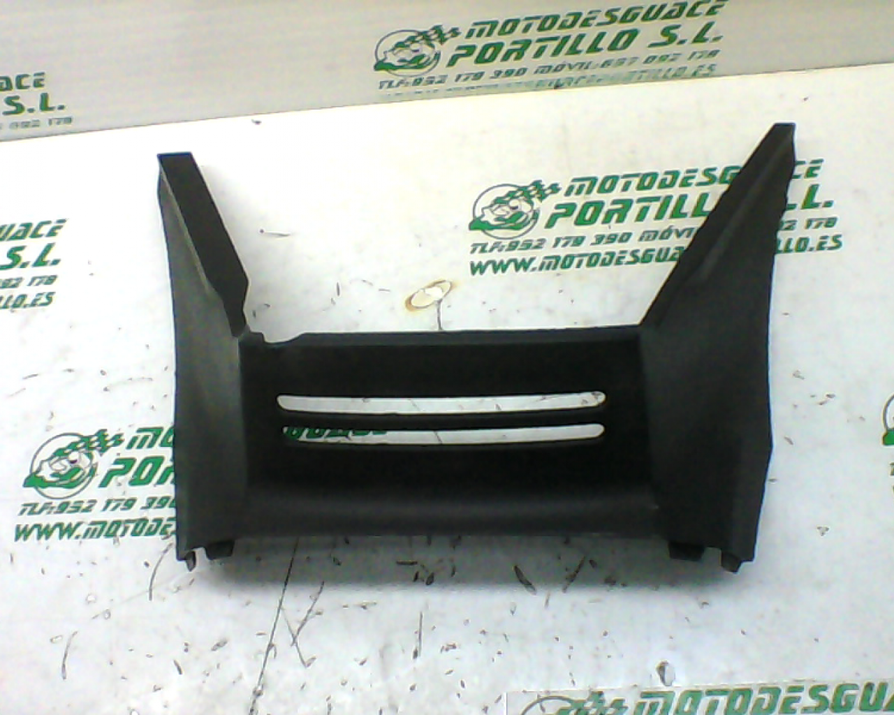 Carcasa bajo asiento Suzuki Burgman 125 (2002-2006)