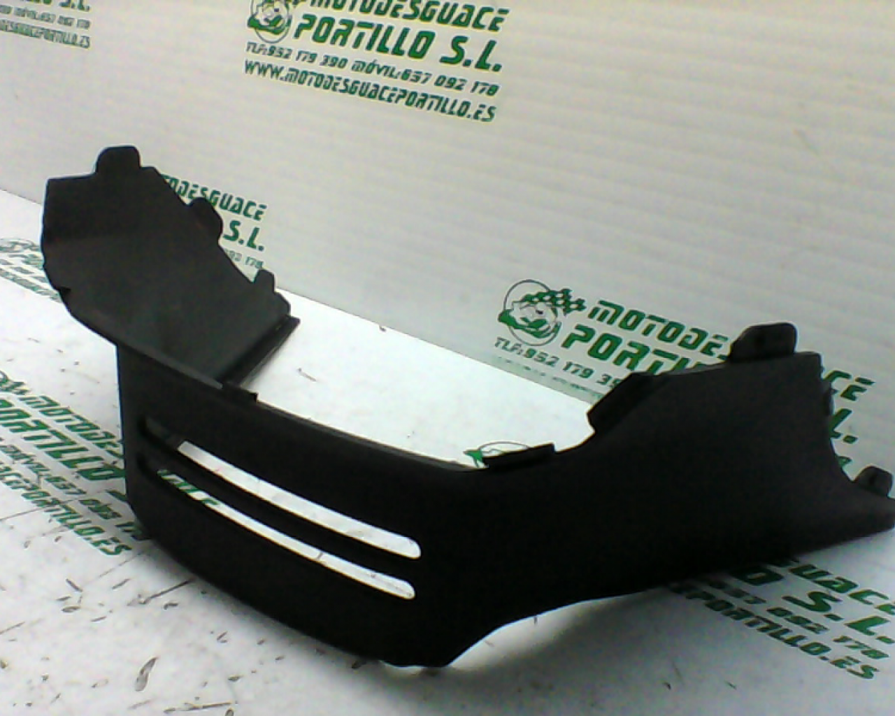 Carcasa bajo asiento Suzuki Burgman 125 (2002-2006)