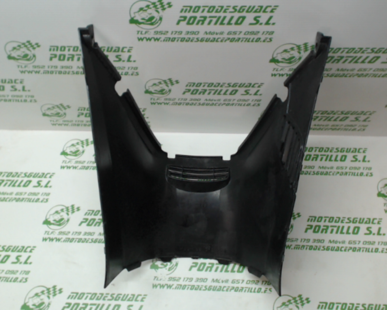 Carcasa bajo asiento Suzuki Burgman 250 i (2005-2009)