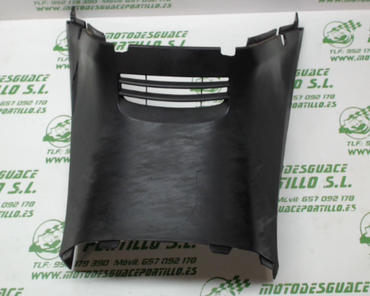 Carcasa bajo asiento Suzuki Burgman 250 i (2005-2009)