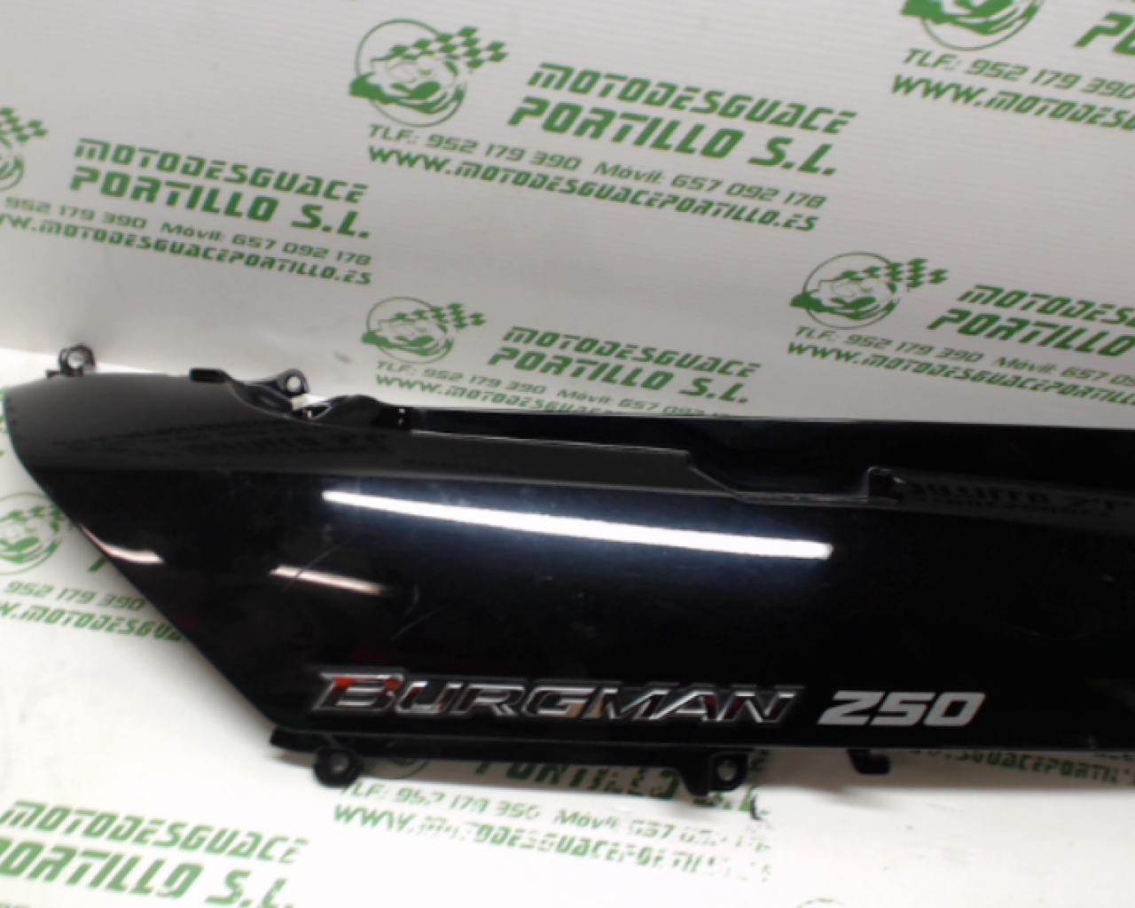 Carcasa lateral trasera derecha Suzuki Burgman 250 i (2005-2009)