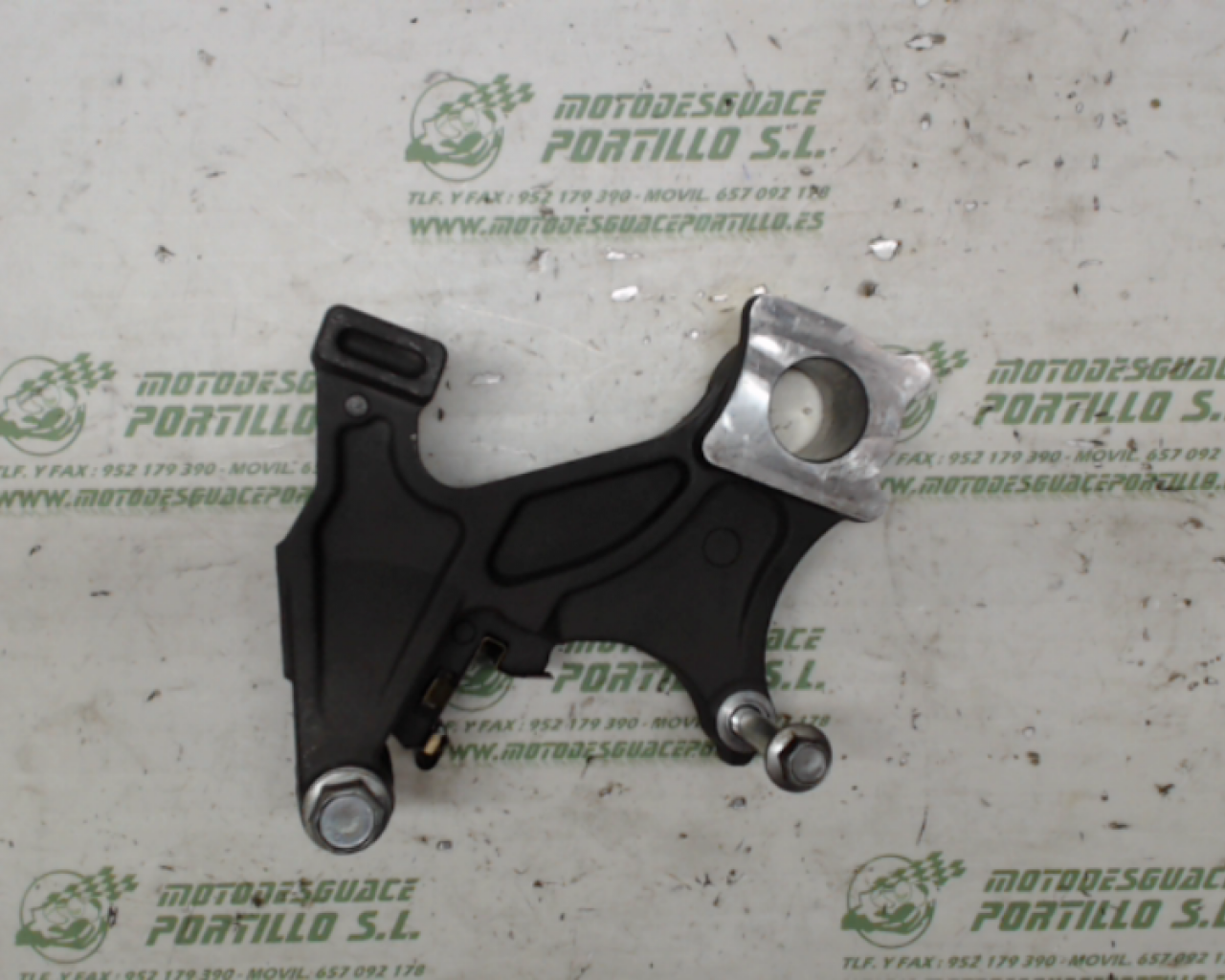 Soporte de pinza freno trasera Suzuki Gsr  600 (2006-2007)