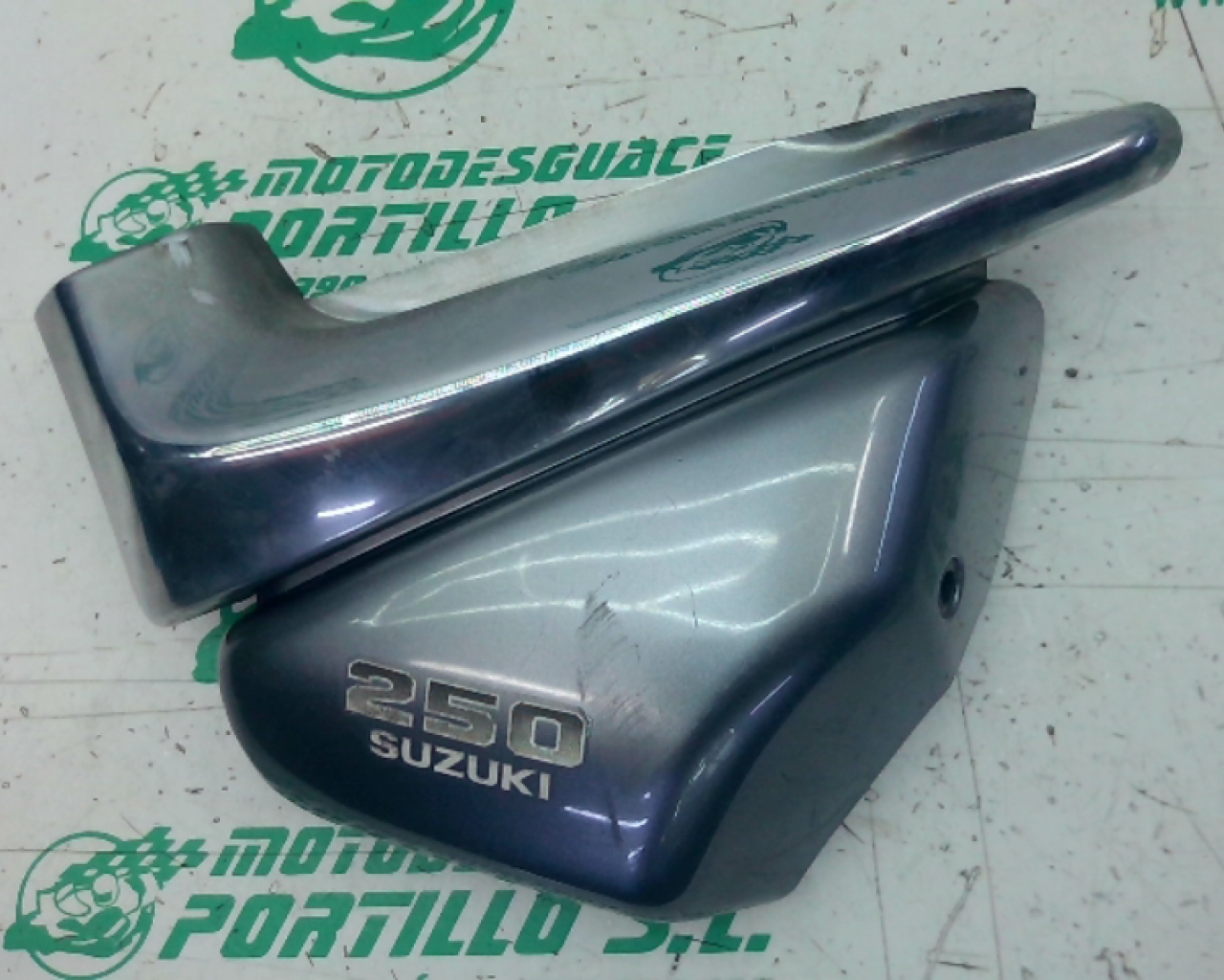 Carcasa bajo asiento derecho Suzuki Intruder 250 (2006-2007)