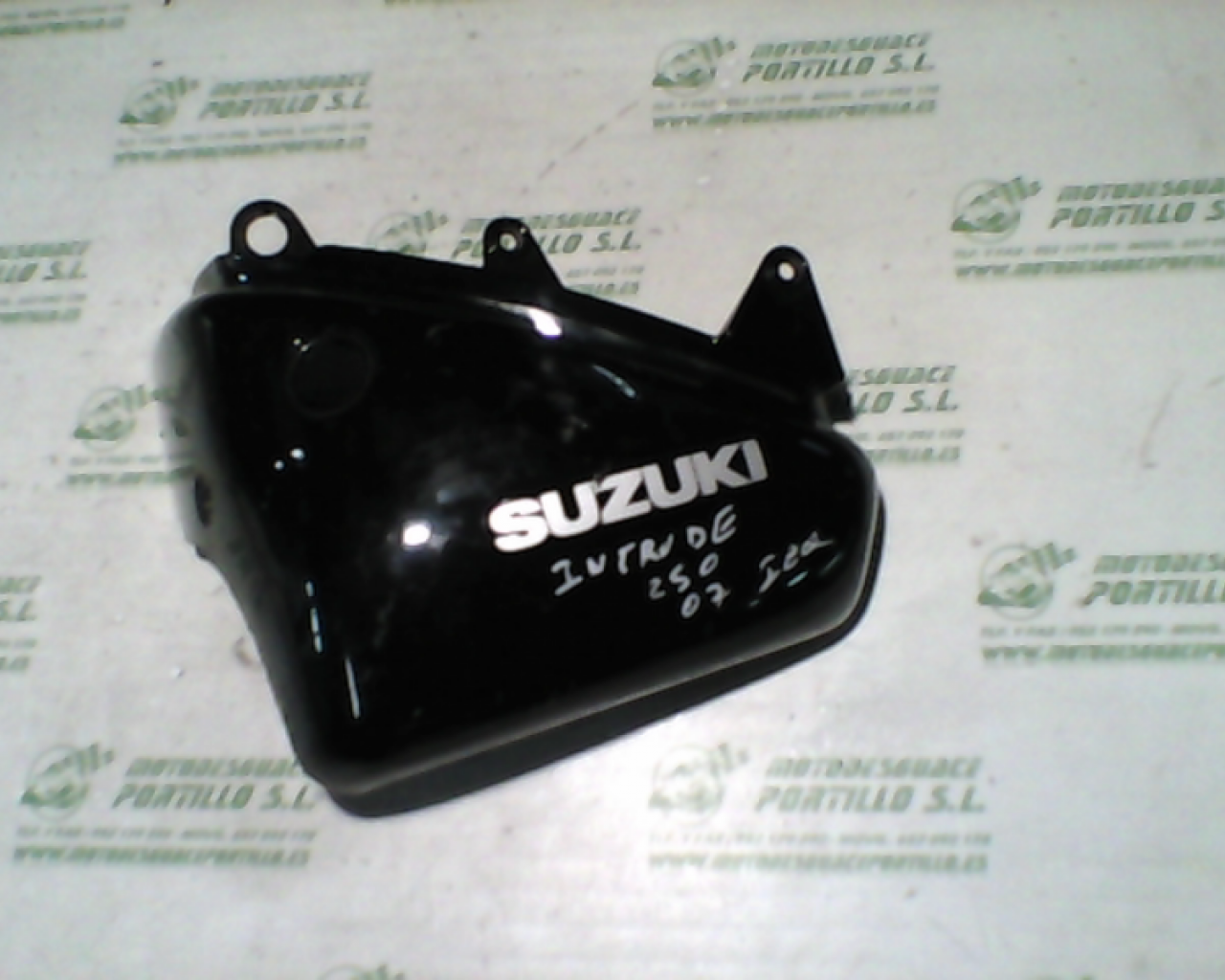 Tapa caja de filtro Suzuki Intruder 250 (2006-2007)