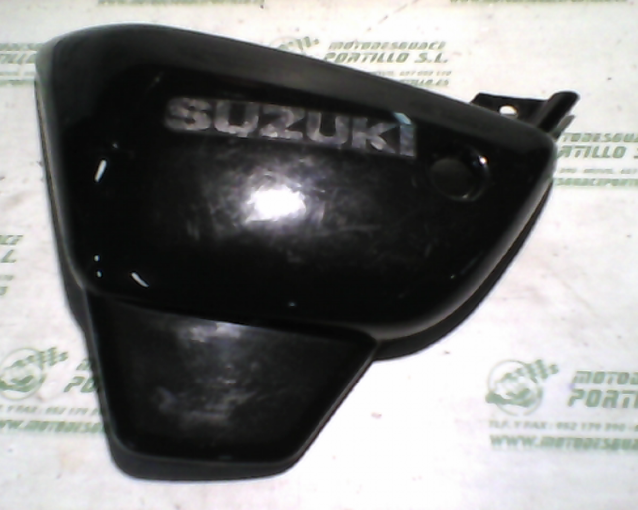 Carcasa lateral izquierda Suzuki Marauder 125 (2005-2006)