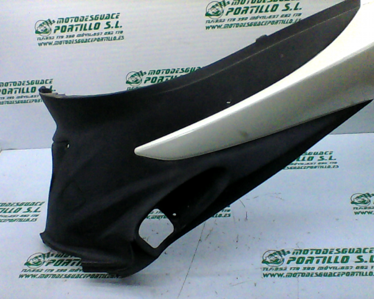 Carcasa lateral trasera izquierda Suzuki SIXTEEN 125 (2010-2011)