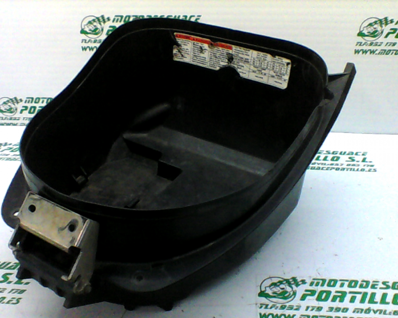 Porta-casco Suzuki SIXTEEN 125 (2010-2011)