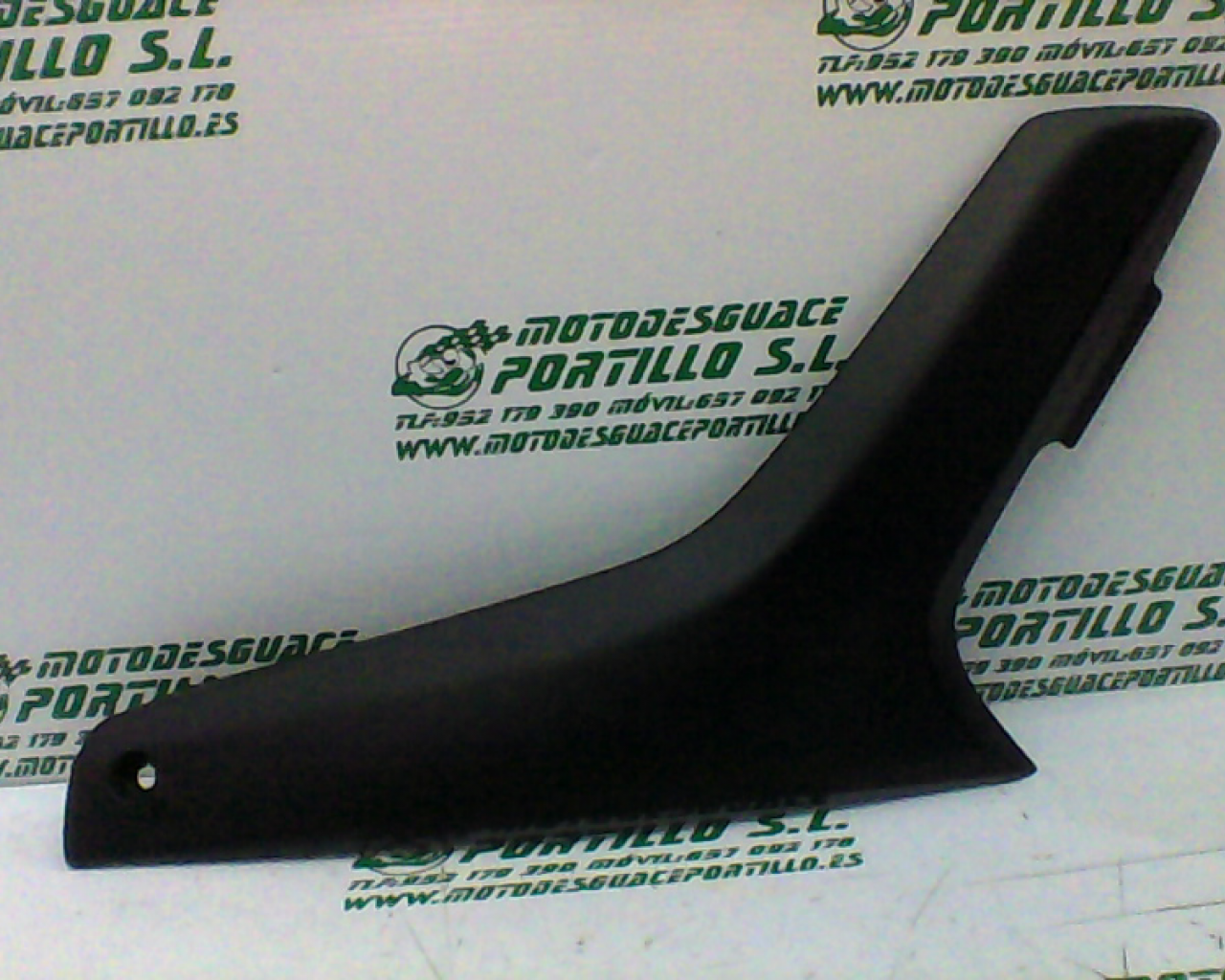 Embellecedor lateral derecho  Suzuki V Strom 650 (2005-2007)