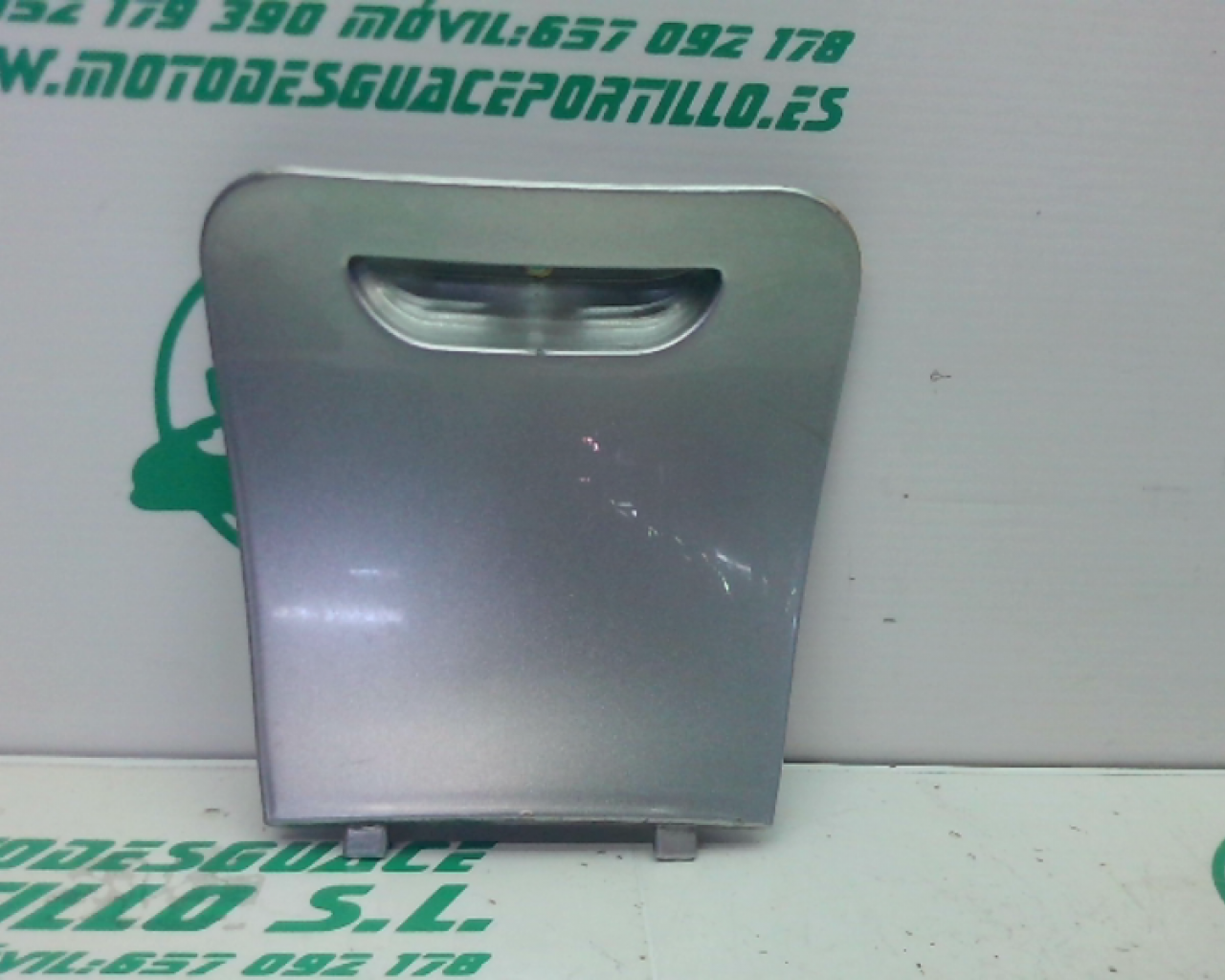 Tapa de bujia Vespa ET2  50 (2000-2005)