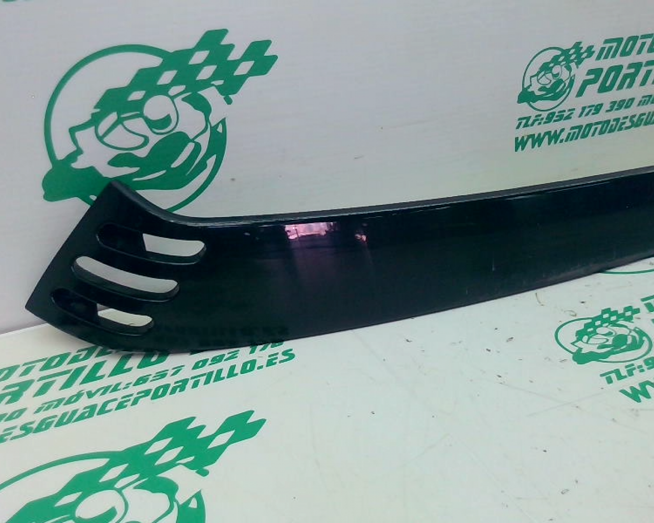 Carcasa lateral trasera derecha Vespa LX 125 (2006-2009)