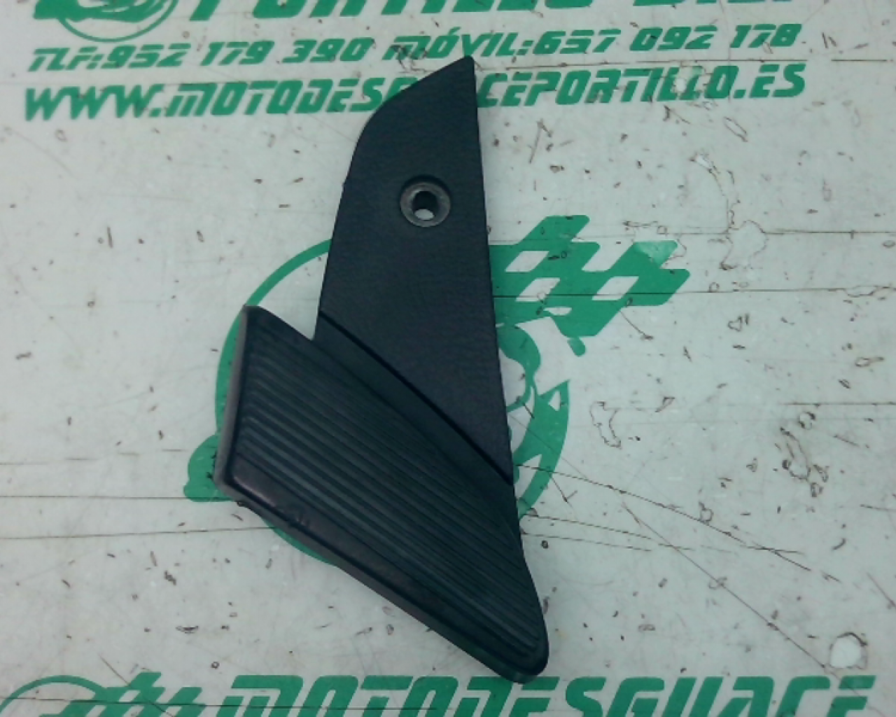 Reposapies trasero derecho Vespa LX 125 (2006-2009)