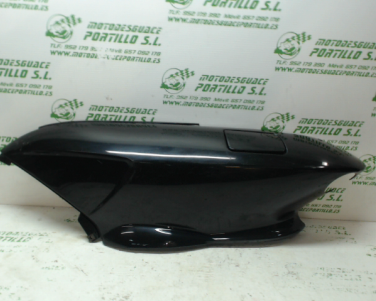 Carcasa lateral trasera izquierda Yamaha Majesty 125 (2005-2007)