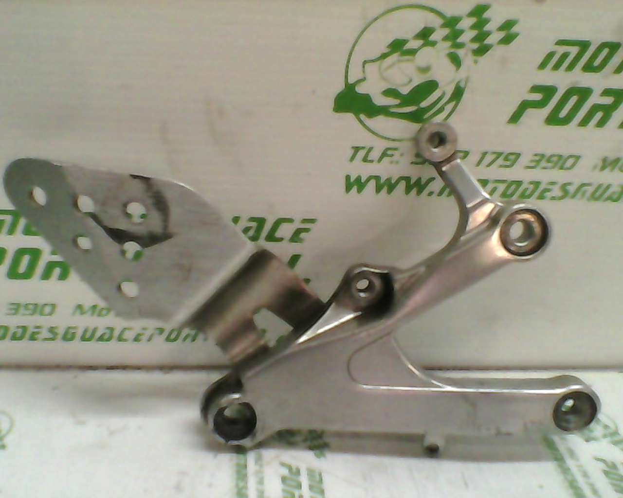 Estribera delantera derecha Yamaha R6  (2000-2001)