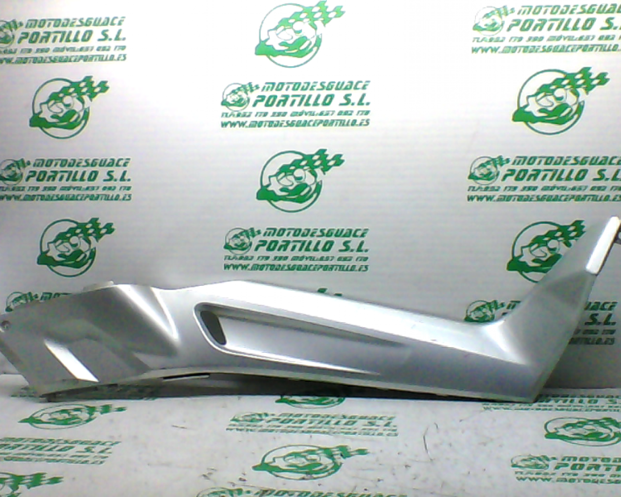 Embellecedor de carcasa delantera derecha  Yamaha X MAX 125 (2006-2007)