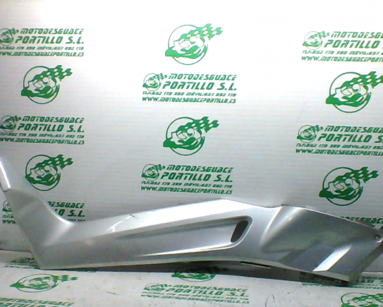 Embellecedor de carcasa delantera izquierda Yamaha X MAX 125 (2006-2007)