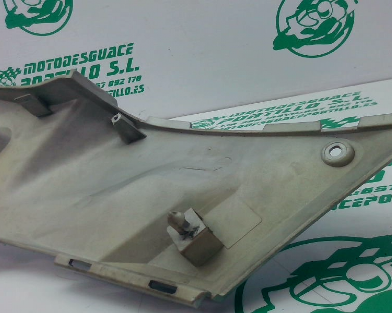 Carcasa lateral izquierda Yamaha XMAX 250 (2005-2007)