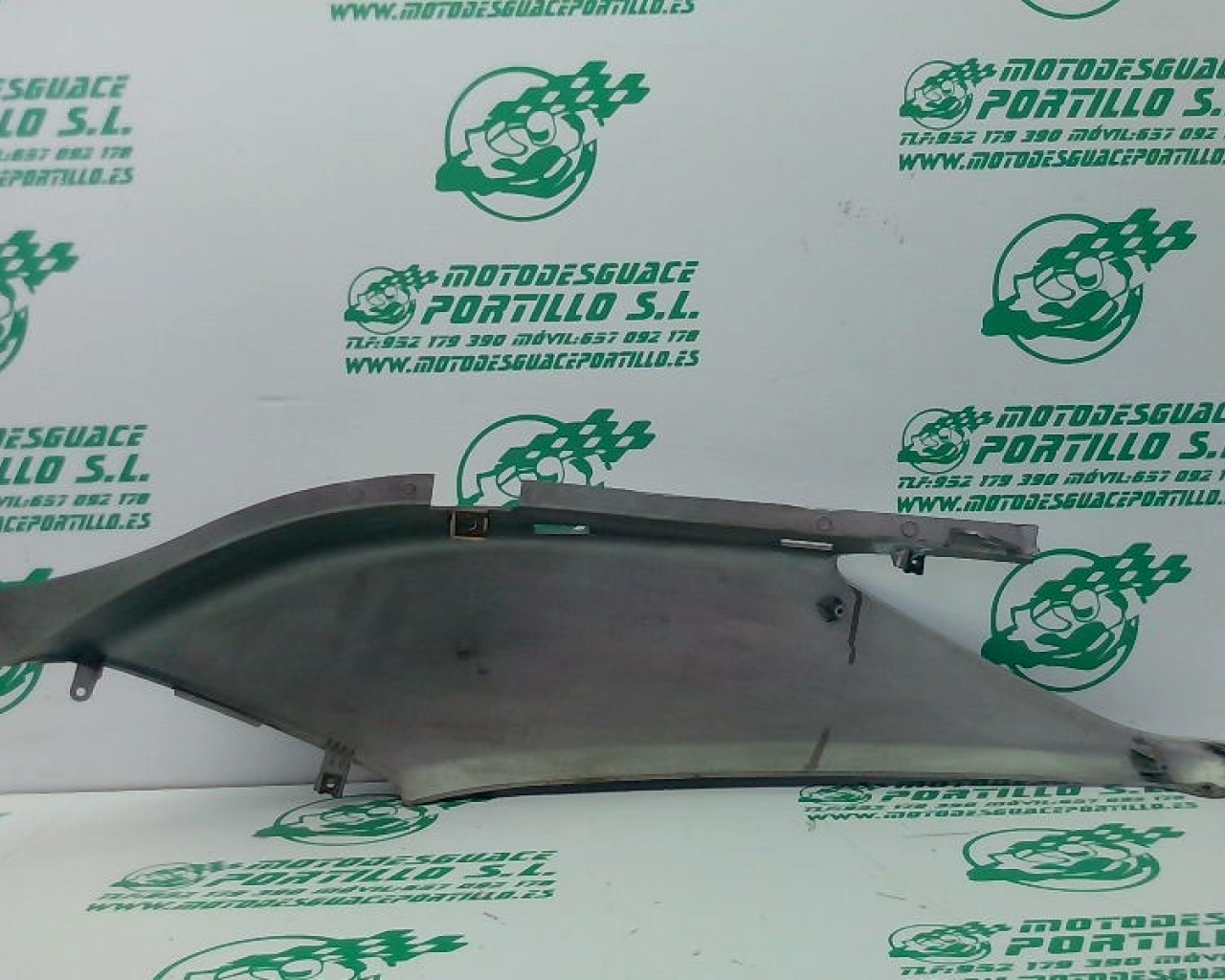 Carcasa lateral trasera derecha Yamaha XMAX 250 (2005-2007)