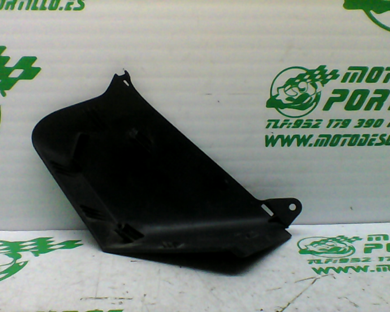 Embellecedor de cabezón izquierdo Yamaha XMAX 250 (2005-2007)