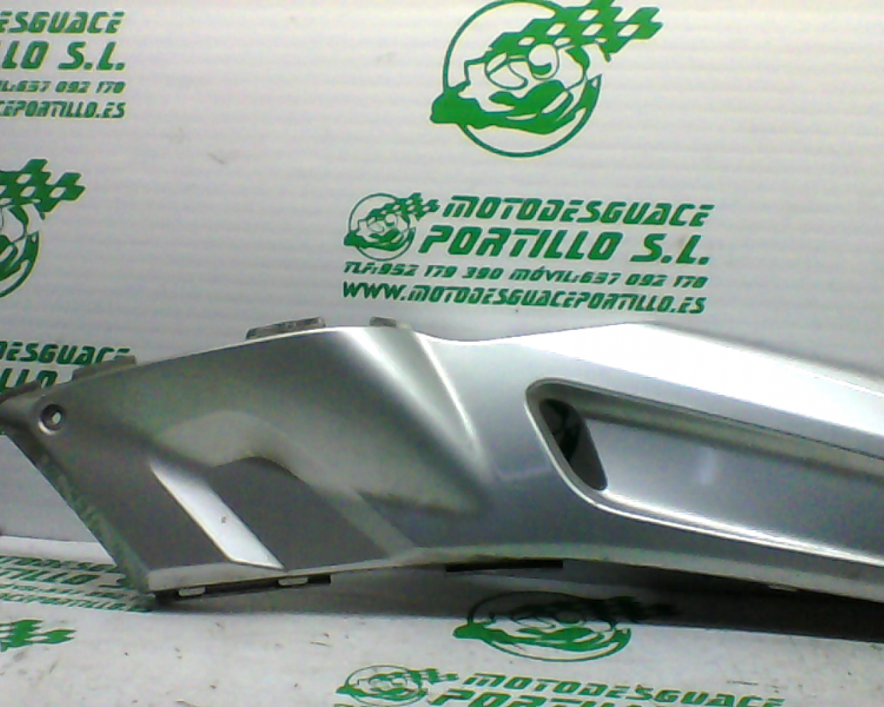 Embellecedor de carcasa delantera derecha  Yamaha XMAX 250 (2005-2007)