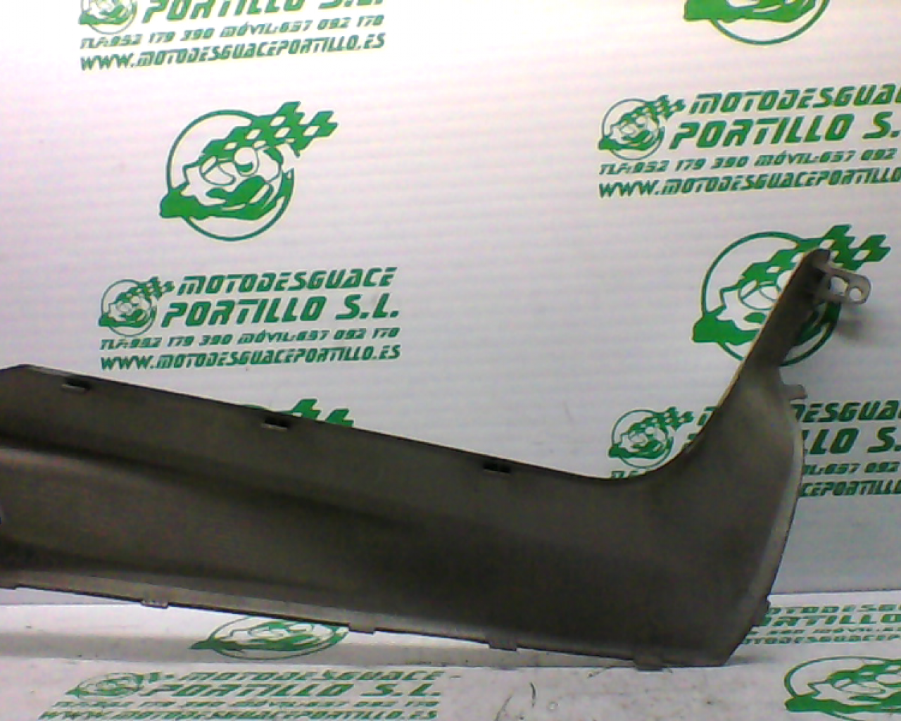 Embellecedor de carcasa delantera izquierda Yamaha XMAX 250 (2005-2007)